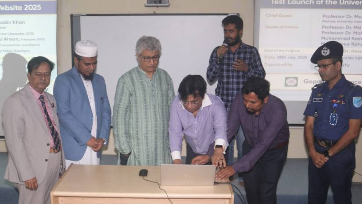 ওয়েবসাইটের আনুষ্ঠানিক উদ্বোধন করেন উপাচার্য অধ্যাপক ড. হোসেন উদ্দিন শেখর
