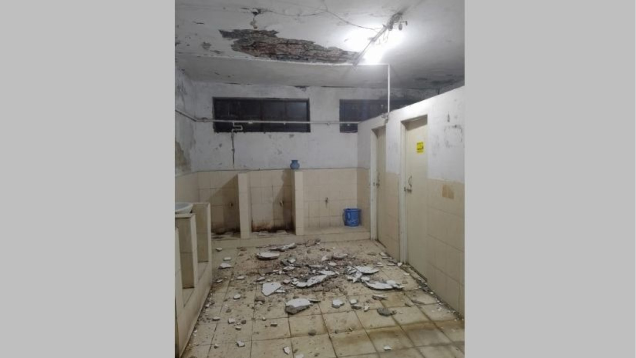 শহিদুল্লাহ হলের এক্সটেনশন ১ এর ৫ম তলার ওয়াসরুমে