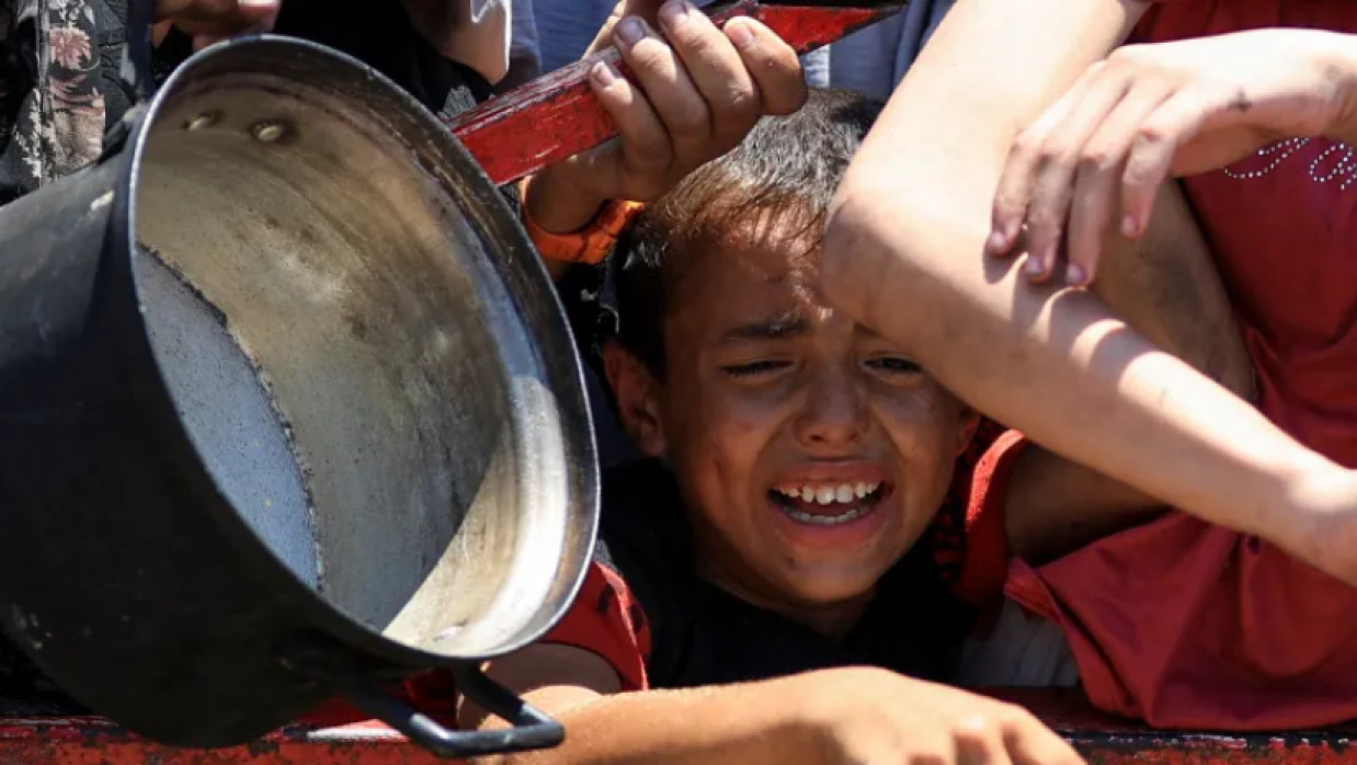 ইসরায়েলি হামলা ও অনাহারে গাজায় একদিনেই নিহত ৯৪