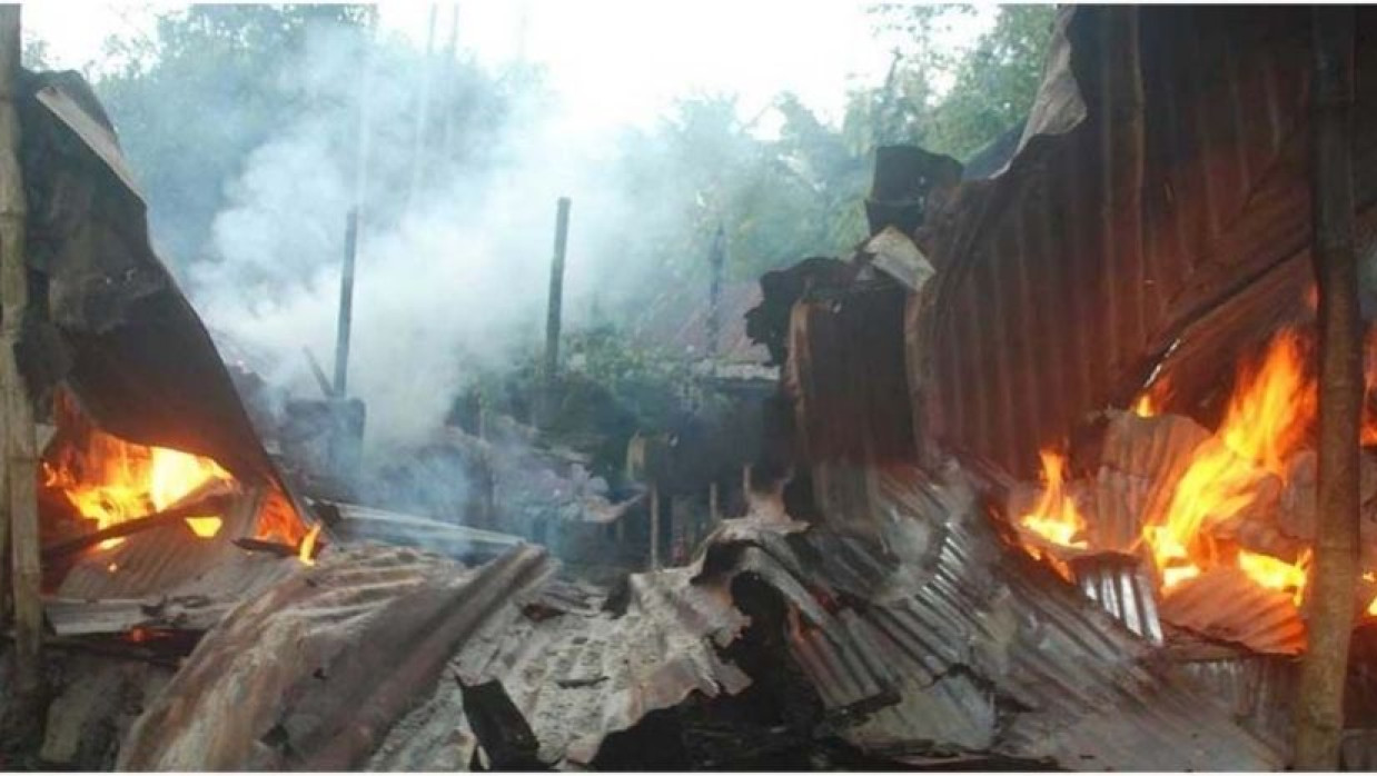 রংপুরে হিন্দু পাড়ায় হামলা