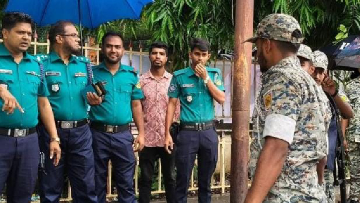 আইনশৃঙ্খলা রক্ষাকারী বাহিনীর তল্লাশি অভিযান