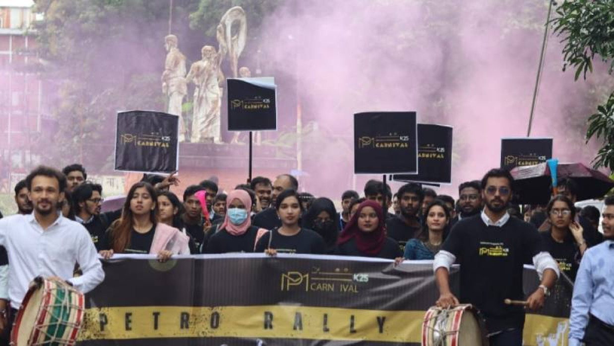 শিক্ষার্থীদের আলোর মিছিল