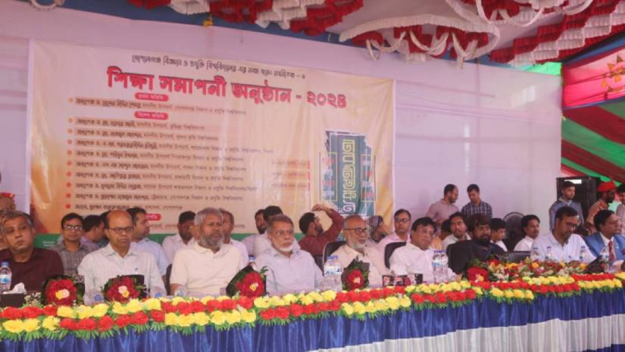 শিক্ষা সমাপনী অনুষ্ঠানে উপাচার্যরা