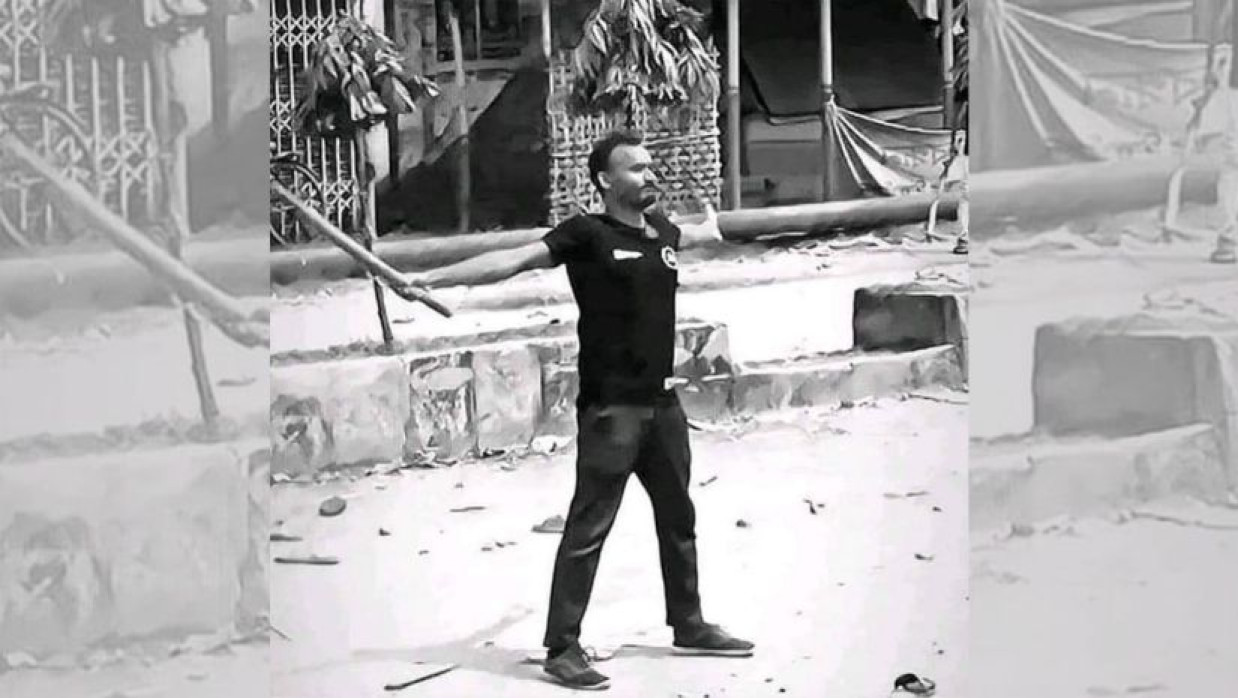 পুলিশের তাক করা অস্ত্রের সামনে বুক পেতে দাঁড়িয়ে ছিলেন বেগম রোকেয়া বিশ্ববিদ্যালয়ের শিক্ষার্থী আবু সাঈদ