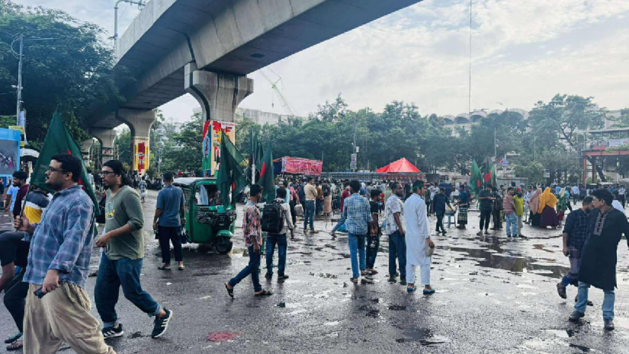 প্রায় ৭ ঘণ্টা ধরে অবরোধ শাহবাগ