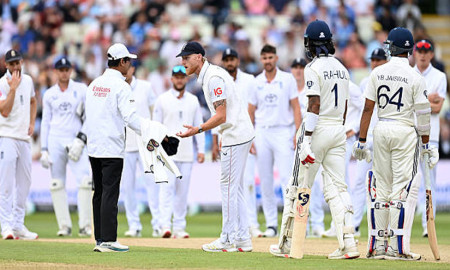 আবারও জয়সওয়ালের আউটে আলোচনায় সৈকত