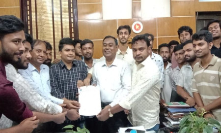 ছাত্রলীগের বিরুদ্ধে রাজশাহী কলেজ ছাত্রদলের স্মারকলিপি, ব্যবস্থা না নিলে আন্দোলনের হুঁশিয়ারি 