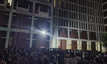 আহসানের বিদায়বেলায় ঢাবি শিক্ষার্থীরা 