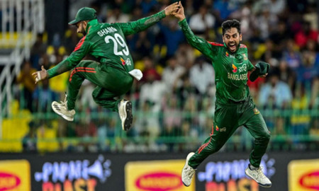 এক শ’ রানে শ্রীলঙ্কার ৩ উইকেট নিল বাংলাদেশ