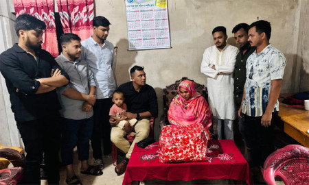 শহীদ ওয়াসিমের কবর জিয়ারত ও পরিবারের পাশে ছাত্রদল নেতা