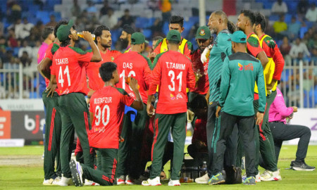টসে হেরে ব্যাটিংয়ে বাংলাদেশ