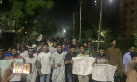 ব্যবসায়ীকে হত্যার প্রতিবাদে ববি শিক্ষার্থীদের মহাসড়কে প্রতীকী অবরোধ