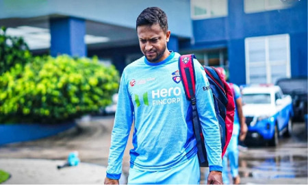 জাতীয় দল থেকে দূরে, তবু আলোচনার কেন্দ্রেই সাকিব