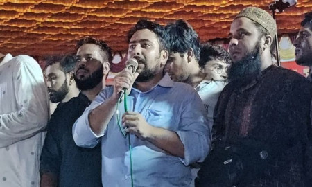 জনসমাবেশে বক্তব্য রাখছেন নাহিদ ইসলাম