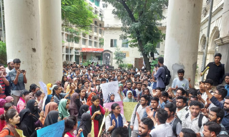 জবির দুই শিক্ষককে ছাত্রদলের মারধর: ৭২ ঘন্টা পর শিক্ষক সমিতির নিন্দা 