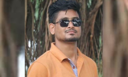 জব্দকৃত অন্য ব্যবসায়ীর ফুডকার্ট হাতিয়ে নিলেন রাবি ছাত্রদল কর্মী