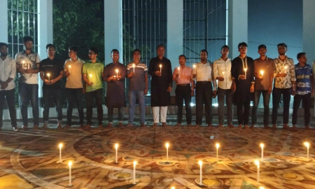 জুলাই শহিদদের স্মরণে ইবি ছাত্রদলের মোমবাতি প্রজ্বলন 