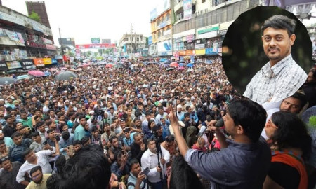 ‘আমরা জীবিত, রাজপথে আছি’