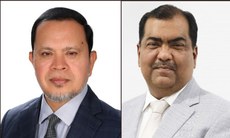 বাম থেকে মো. সবুর খান ও ইশতিয়াক আবেদিন
