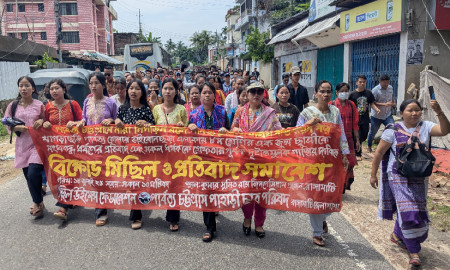 ‘পাহাড় থেকে সমতলে, নারীরা কোথাও নিরাপদ নয়’—বিচারের দাবিতে উত্তাল জনতা