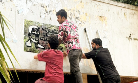 চিকা মারছেন ছাত্রদলের নেতা-কর্মীরা