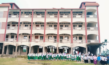 ৭ বছরেও সম্পন্ন হয়নি বিদ্যালয়ের নির্মাণ কাজ, বিপাকে শিক্ষক-শিক্ষার্থীরা