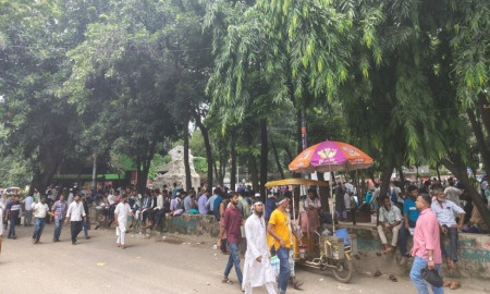উদ্যানে জামায়াতের সমাবেশ, ঢাবি ক্যাম্পাসে বহিরাগতের চাপ