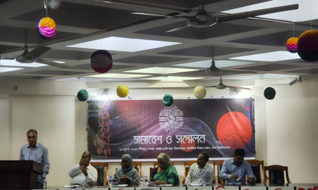 সরকার রাজনৈতিক দলের অতি ক্ষমতায়নের চাপের কাছে আত্মসমর্পণ করেছে: ইফতেখারুজ্জামান