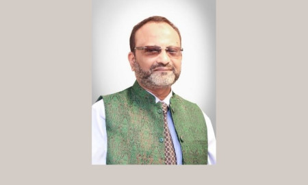 ঢাকা বিশ্ববিদ্যালয়ের উপাচার্য অধ্যাপক ড. নিয়াজ আহমদ খান