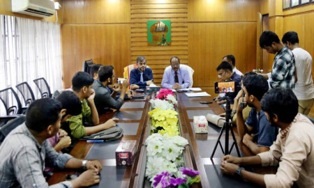 সাজিদের মৃত্যুর ঘটনায় ইসলামী বিশ্ববিদ্যালয় প্রশাসনের প্রেস ব্রিফিং