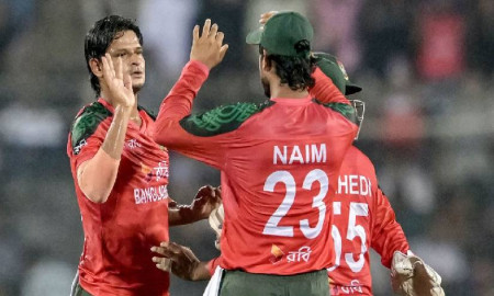জয়ের জন্য টাইগারদের লক্ষ্য এখন ১৭৯ রান।
