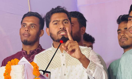 ছাত্র সংসদ না থাকলে রাজনীতি পেশিশক্তির হাতে চলে যাবে : নূর