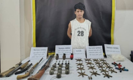 কক্সবাজারে অস্ত্র-গোলাবারুদসহ শীর্ষ ডাকাত শফি আটক
