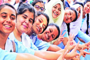 ছাত্রীদের উচ্ছ্বাস