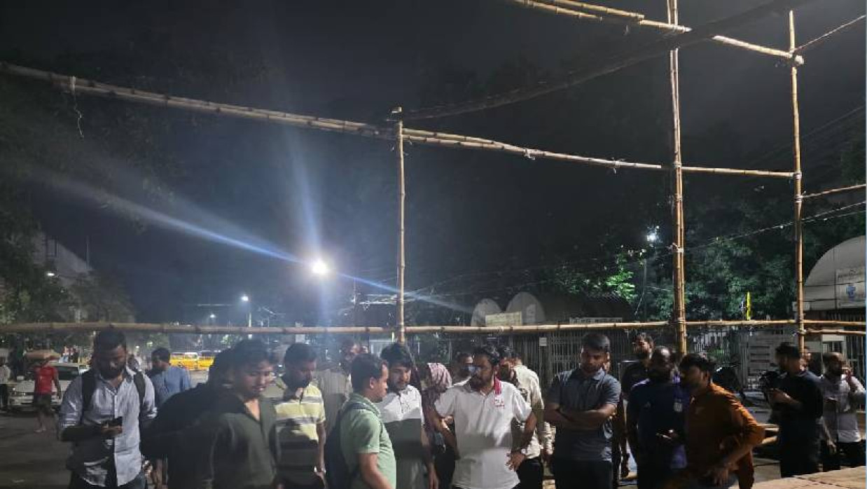 শাহবাগে গণজমায়েতের প্রস্তুতি চলছে