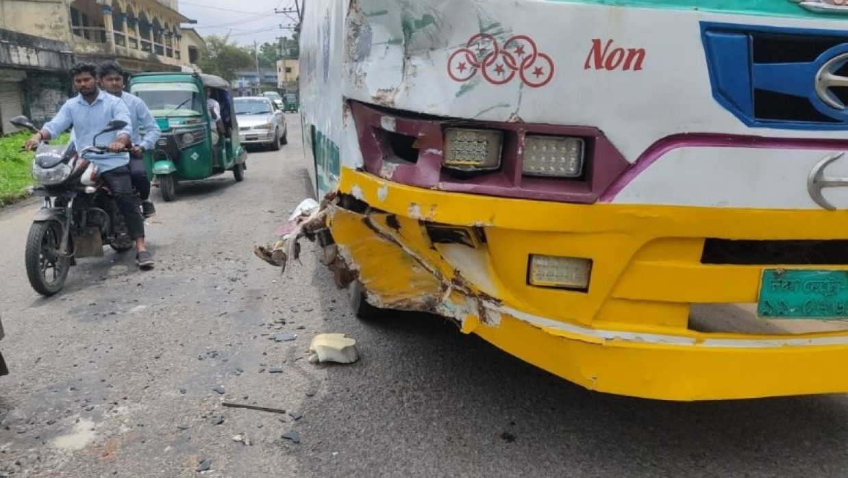 বাস-অটোরিকশা সংঘর্ষ