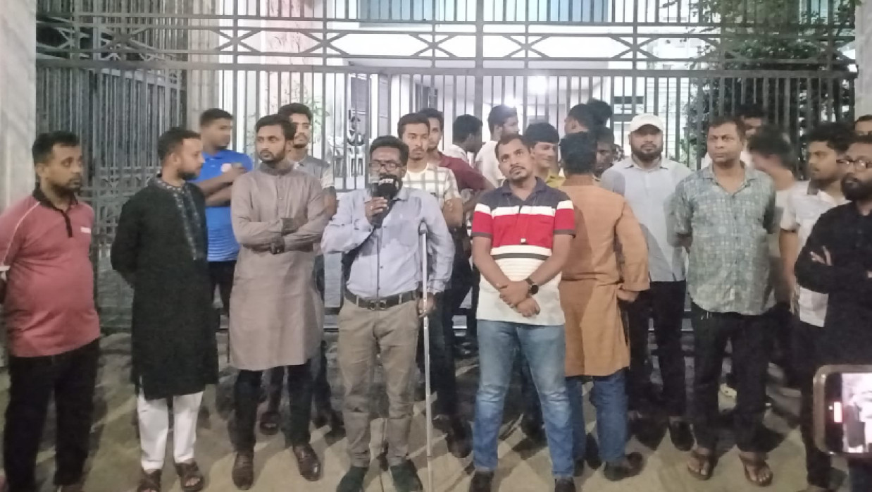 জনকণ্ঠের ২০  সাংবাদিককে অব্যাহতি, চলছে কর্মবিরতি