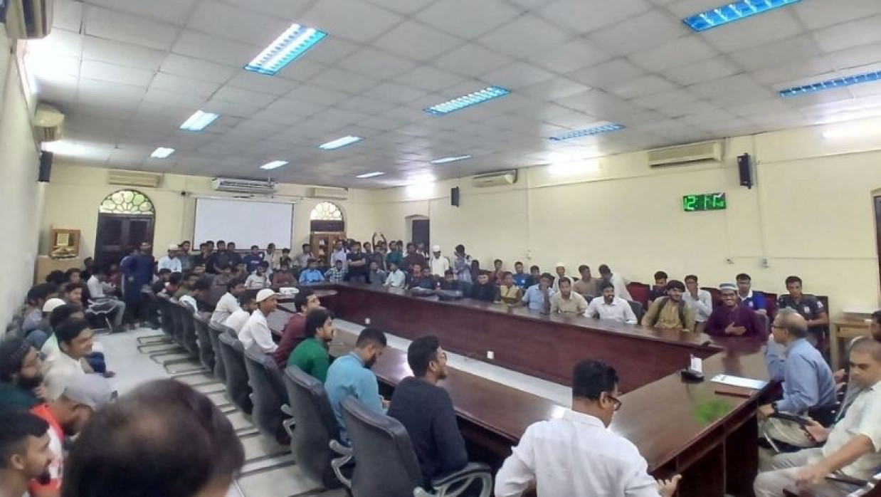 জবি উপাচার্যের সঙ্গে ছাত্রশিবিরের নেতাকর্মীদের সাক্ষাৎকার