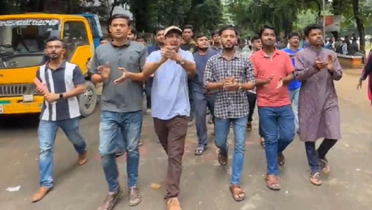 রাজধানীর সরকারি তিতুমীর কলেজে শিক্ষার্থীদের বিক্ষোভ