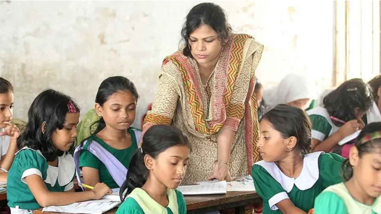 শ্রেণিকক্ষে শিক্ষক