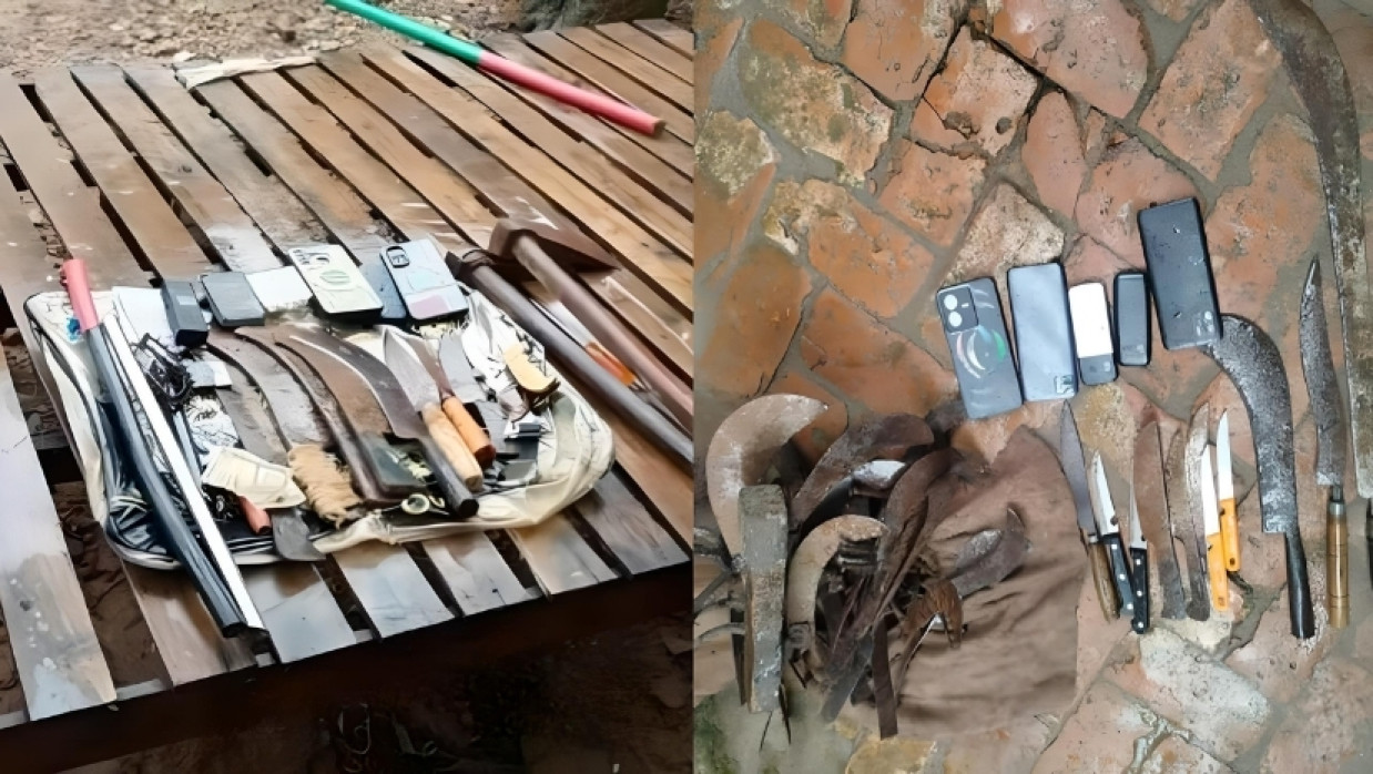 আশুলিয়ায় বিপুল পরিমাণে দেশীয় অস্ত্র ও মাদক উদ্ধার