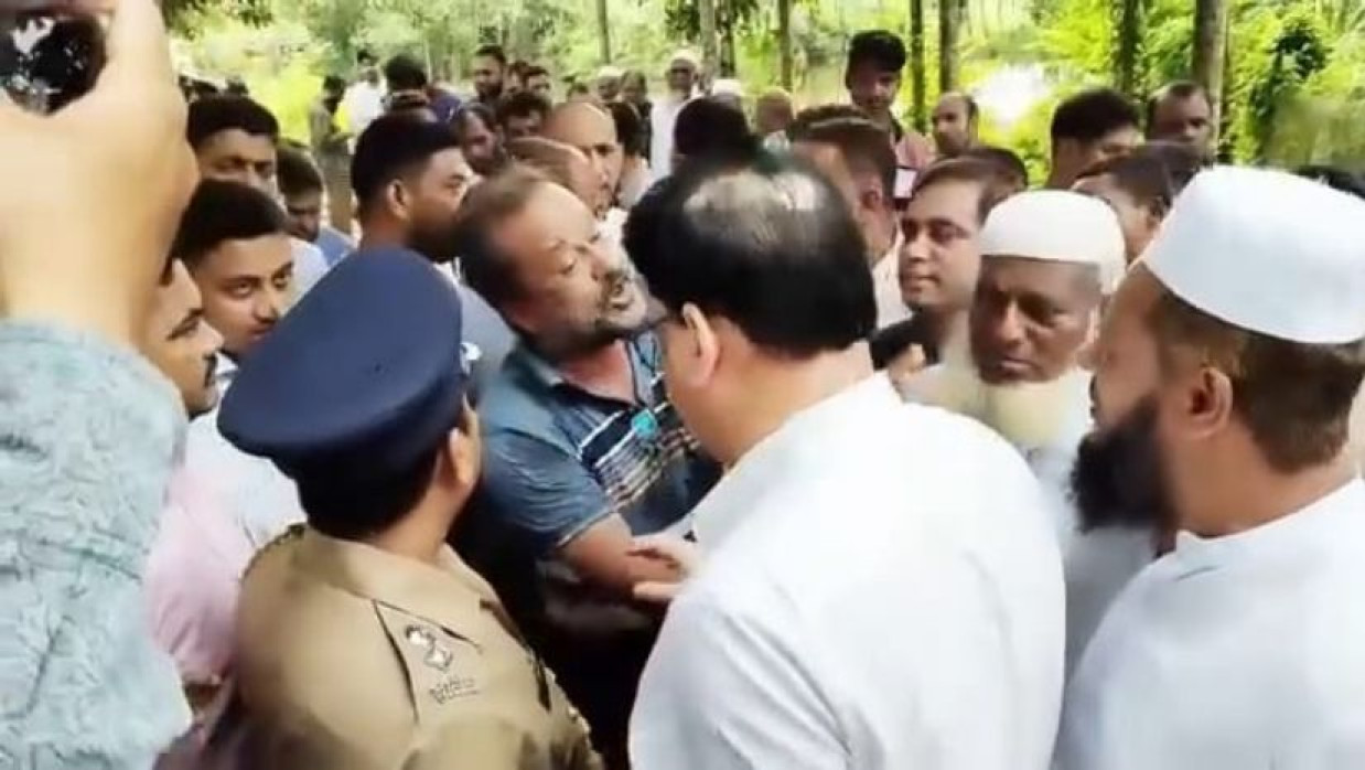 জামায়াত ও বিএনপির নেতাকর্মীদের মধ্যে বাকবিতণ্ডা