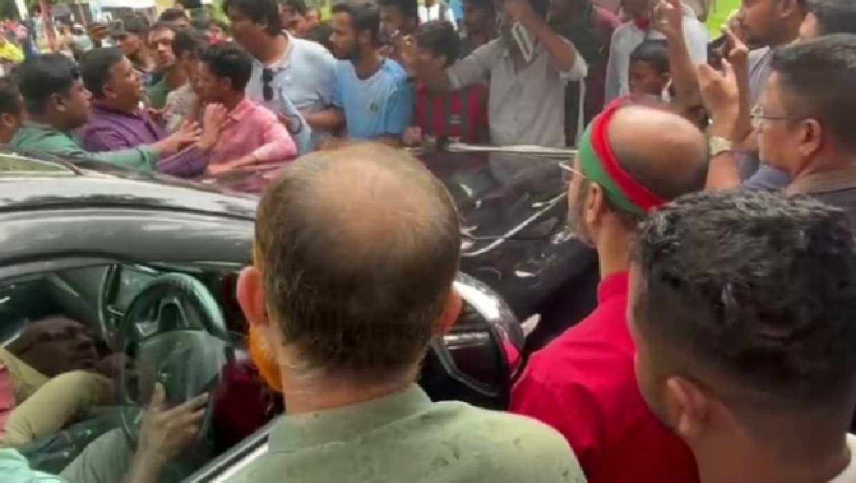 শাবিপ্রবি উপার্চাযের গাড়ি অবরোধ ছাত্রদলের