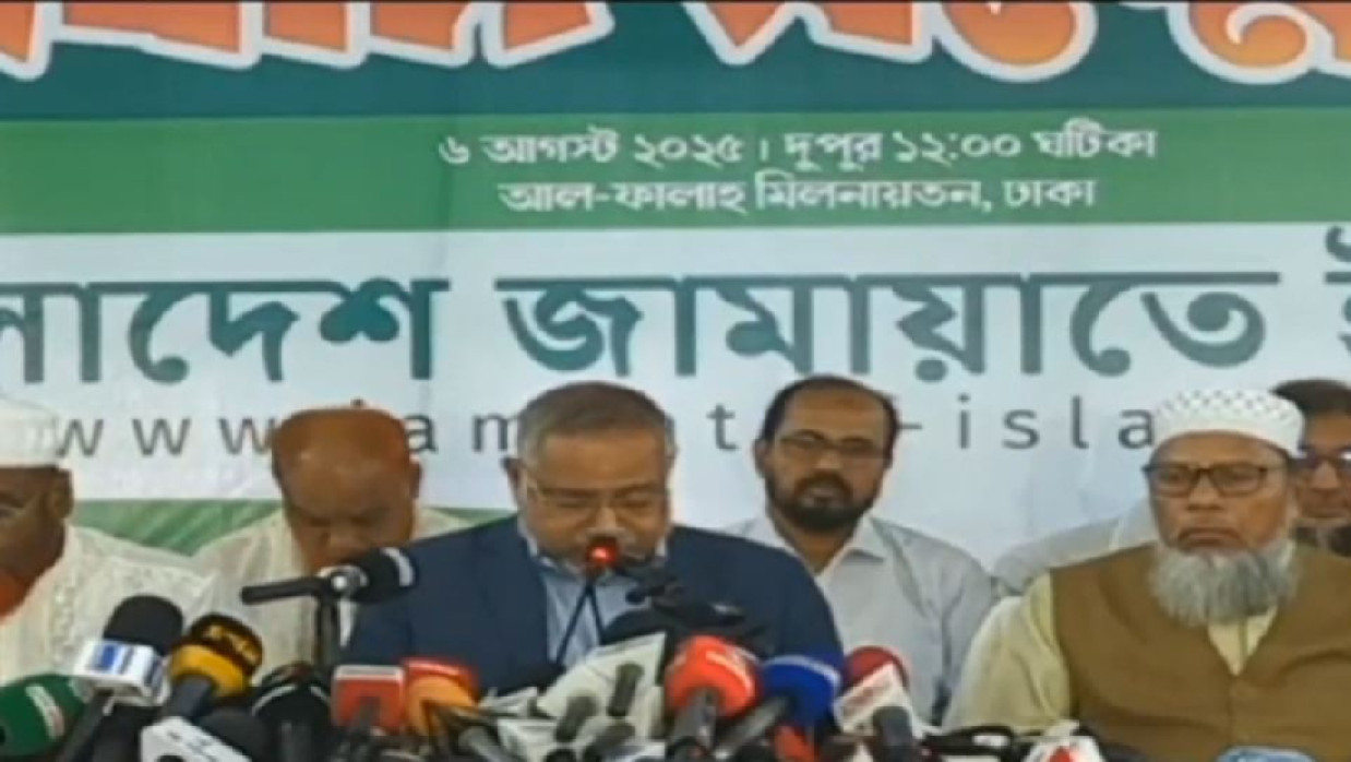 সংবাদ সম্মেলনে জামায়াত নেতা ডা. মোহাম্মদ তাহের