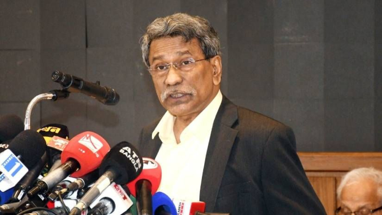 জাতীয় ঐকমত্য কমিশনের এক সাংবাদিক সম্মেলনে কথা বলেন অধ্যাপক আলী রীয়াজ