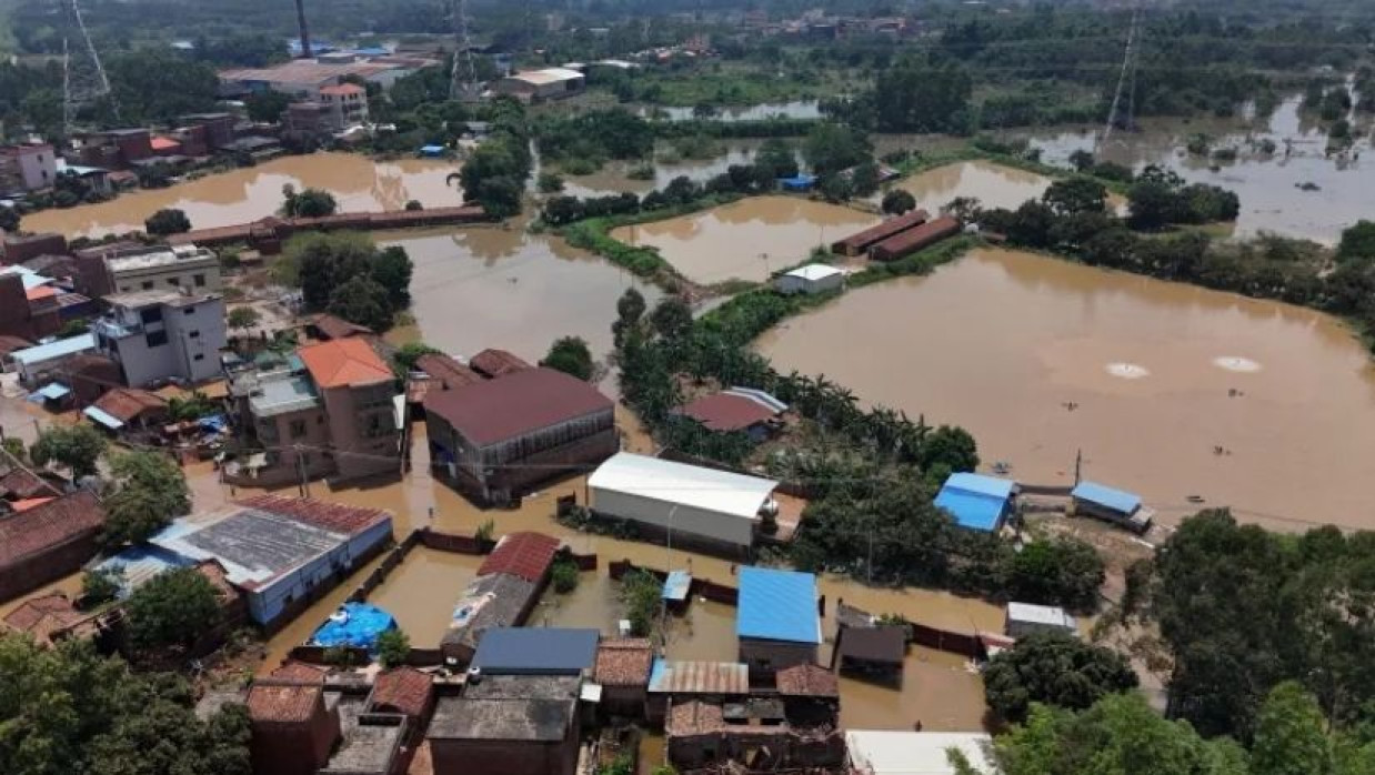 চীনে আকস্মিক বন্যায় ১০ জনের মৃত্যু