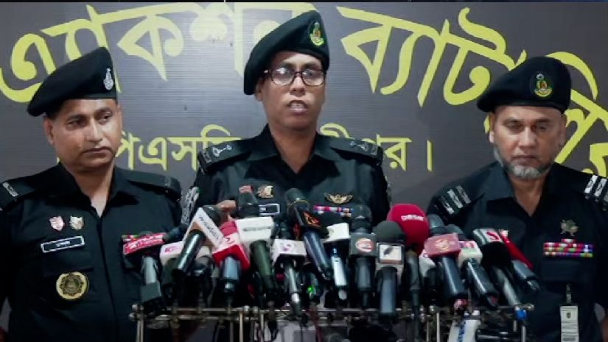 সংবাদ সম্মেলনে র‍্যাব