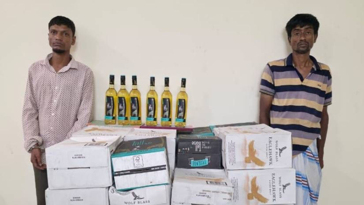 বিদেশি মদসহ গ্রেপ্তার দুজন