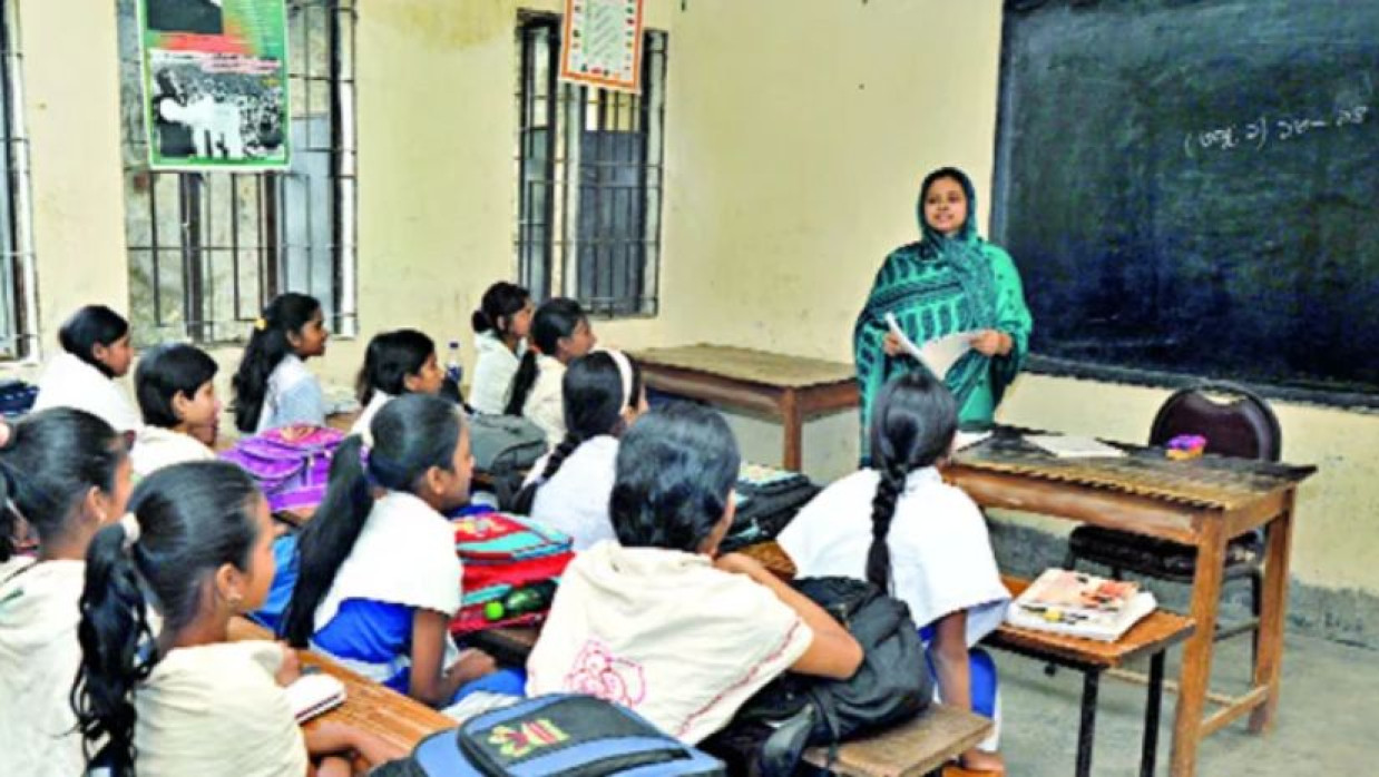 শ্রেণিকক্ষে শিক্ষক