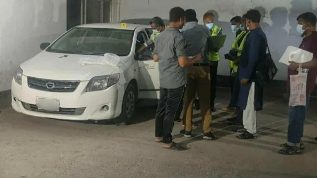 গাড়ি থেকে লাশ উদ্ধার